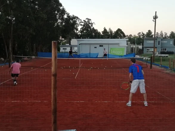 Ago Tenis cerca de Solymar en Ciudad de la Costa, Canelones