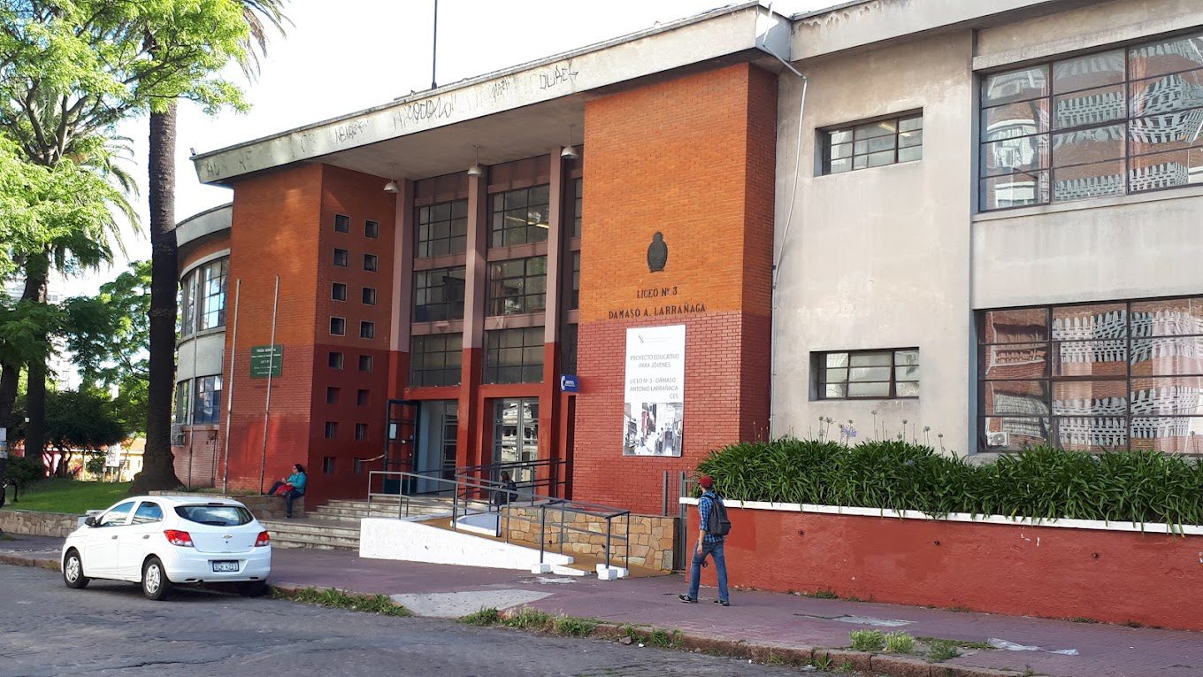 Liceos nocturnos cerca de Edificio Dámaso, La Unión